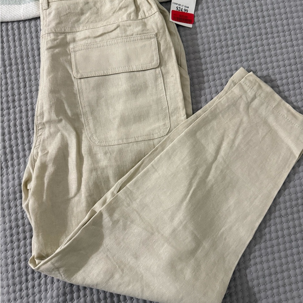 Max Studio Women’s Tan Cargo Pants